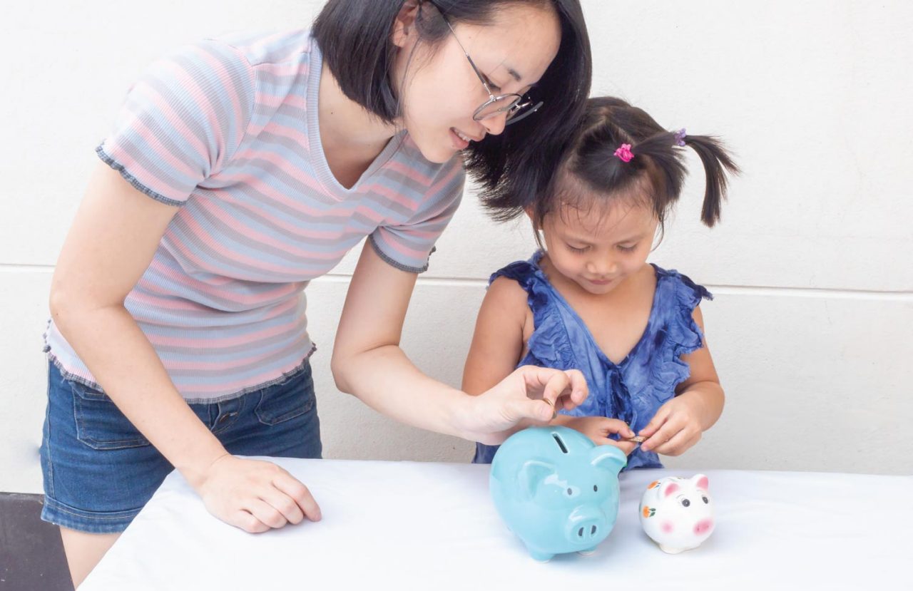 4 sai phầm phổ biến của cha mẹ khi dạy con về tài chính