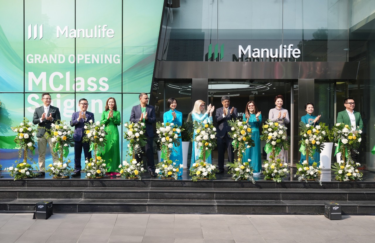 ban-lanh-dao-manulife-cat-bang-khai-truong-van-phong-mclass